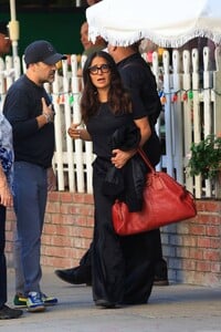 Salma-Hayek---Being-honored-at-the-2023-Baby2Baby-Gala-18.jpg
