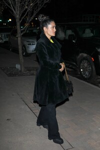 Salma-Hayek---Seen-at-Kate-Hudson’s-live-singing-debut-performance-at-Bad-Harriet’s-02.jpg