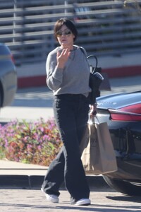 Shannen-Doherty---Seen-on-a-New-Years-Day-Brunch-with-her-mother-in-Malibu-07.jpg