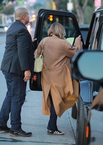 Sofia-Richie---Shopping-on-Melrose-Place-in-West-Hollywood-02.jpg