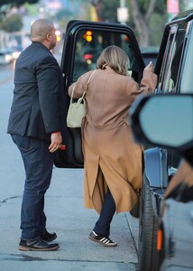 Sofia-Richie---Shopping-on-Melrose-Place-in-West-Hollywood-04.jpg