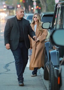 Sofia-Richie---Shopping-on-Melrose-Place-in-West-Hollywood-12.jpg