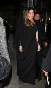 Sofia-Vergara---Seen-in-black-at-the-after-party-for-the-film-Griselda-in-London-09.jpg