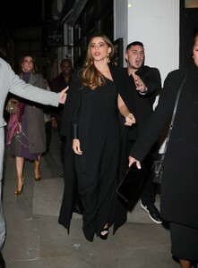 Sofia-Vergara---Seen-in-black-at-the-after-party-for-the-film-Griselda-in-London-12.jpg