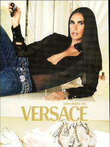 Testino_Versace_Fall_Winter_2005_06_04.thumb.png.0545a8271b39003a140c804450ede982.png