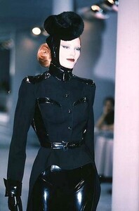 ThierryMuglercorporateclassFW1996(3).thumb.jpg.e97f6fef4ff49d0656a3d7ec1cae08f5.jpg