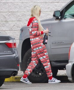 Tori-Spelling---Wearing-a-christmas-onesie-as-she-visits-a-Liquor-Store-on-New-Years-Eve-in-L.A-04.jpg