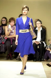 Trussardi2001WomenRTW6.thumb.jpg.fd59a9fa19636c03c49f75c279f1c326.jpg