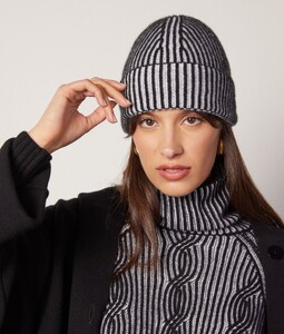 Two-Tone Ultrasoft Cashmere Hat_0004.jpg