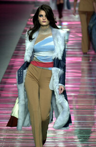 Versace2001FW4.thumb.jpg.6ba5e7a5aaf43dcef8d4f03ca7094dc4.jpg