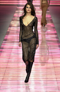 Versace2001FW77.thumb.jpg.2b7b2e80a7087646ffcf1f492118176e.jpg