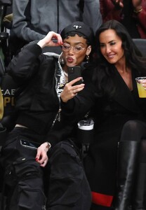 Winnie-Harlow---Seen-at-Washington-Wizards-game-in-Capital-One-Arena-Washington-01.jpg