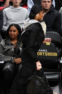 Winnie-Harlow---Seen-at-Washington-Wizards-game-in-Capital-One-Arena-Washington-13.jpg