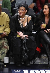 Winnie-Harlow---Seen-at-Washington-Wizards-game-in-Capital-One-Arena-Washington-16.jpg