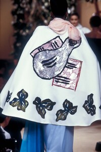 YvesSaintLaurent1988HauteCouture174.thumb.jpg.cbbad113d45ff0c231382bea2a04f4a6.jpg