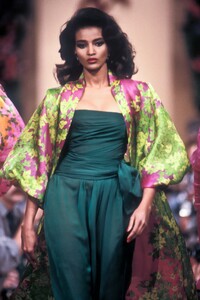 YvesSaintLaurent1989HauteCoutureSS34.thumb.jpg.0c0a67e0b4803f8751c5b669ed36c264.jpg