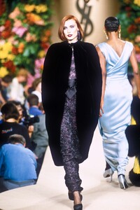 YvesSaintLaurent1996HauteCouture187.thumb.jpg.698c00be3e8679bf71c177a28dace5fa.jpg