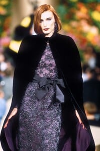 YvesSaintLaurent1996HauteCouture188.thumb.jpg.d7fc4e76fcacf1b41ea848f5a3d87cde.jpg