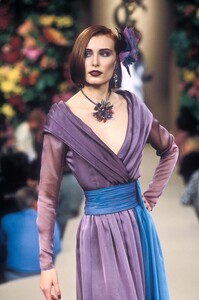 YvesSaintLaurent1996HauteCouture211.thumb.jpg.bc0e7f123b078aba40cbd3fb42379431.jpg