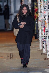 Zoe-Kravitz---Leaving-Taylor-Swifts-birthday-party-at-The-Box-in-New-York-02.jpg