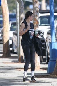 adriana-lima-leaves-a-gym-in-beverly-hills-12-28-2023-6.thumb.jpg.fd7e3c84d4a8756f00fb86d2f45d58dc.jpg