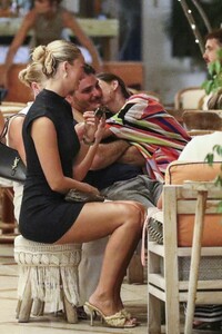 bianca-balti-amd-helly-nahmad-out-with-friends-in-saint-barthelemy-01-02-2024-1.thumb.jpg.4e6601001b17c96e1cc55f760d350e9c.jpg