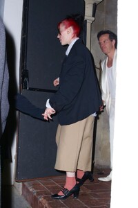 billie-eilish-arrives-at-golden-globes-afterparty-at-chateau-marmont-01-07-2024-4.jpg