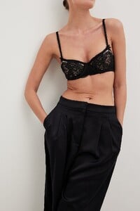binding_detail_lace_balconette_bra_1013-001100-0002_5_r-1.jpg