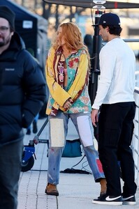 blake-lively-on-the-set-of-it-ends-with-us-in-jersey-city-01-06-2024-5.jpg