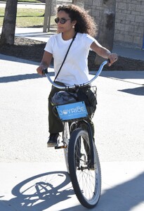 christina-milian-enjoys-a-bike-ride-on-new-years-day-in-santa-monica-01-01-2024-5.jpg