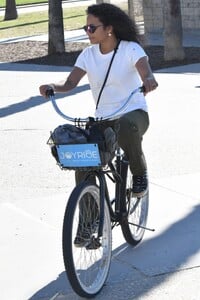 christina-milian-enjoys-a-bike-ride-on-new-years-day-in-santa-monica-01-01-2024-6.jpg