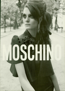 di_Battista_Moschino_Fall_Winter_2005_06_01.thumb.png.17265c0fd1cf02406e566f885afb1a2a.png