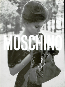 di_Battista_Moschino_Fall_Winter_2005_06_02.thumb.png.390d40f6b87c9a0a052891e92b672469.png