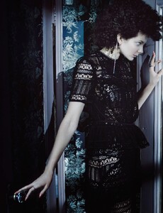 eniko-mihalik-vogue-germany-11.thumb.jpg.8ac2bcb77fc4e26596080cb438a2a481.jpg