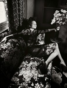 eniko-mihalik-vogue-germany-9.thumb.jpg.dce9e45fb68d948e5702eb0bbf4879e1.jpg