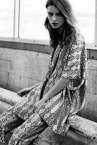 erika_labanauskaite_bcbg_01.thumb.jpg.4d4450756583ee7f2ebc5fa1c0b95620.jpg