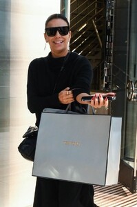 eva-longoria-and-jose-baston-shopping-at-giorgio-armani-in-beverly-hills-12-23-2023-0.jpg