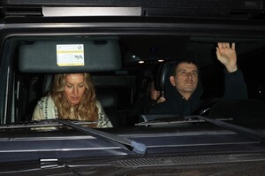 gisele-bundchen-with-nino-munoz-at-giorgio-baldi-in-santa-monica-01-12-2024-0.jpg