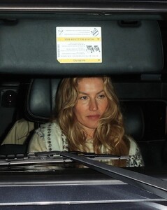 gisele-bundchen-with-nino-munoz-at-giorgio-baldi-in-santa-monica-01-12-2024-1.jpg