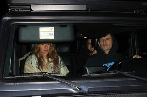 gisele-bundchen-with-nino-munoz-at-giorgio-baldi-in-santa-monica-01-12-2024-4.jpg