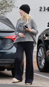 heather-locklear-out-in-malibu-01-18-2024-4.jpg