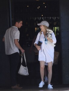 heather-locklear-with-her-boyfriend-chris-heisser-at-the-farmers-market-in-westlake-village-07-09-2023-4.jpg