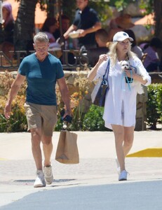 heather-locklear-with-her-boyfriend-chris-heisser-at-the-farmers-market-in-westlake-village-07-09-2023-6.jpg