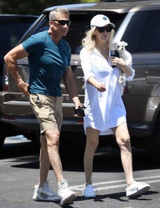 heather-locklear-with-her-boyfriend-chris-heisser-at-the-farmers-market-in-westlake-village-07-09-2023-8.jpg