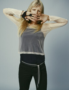 heroinemag05.thumb.jpg.3342f17a372bf7d0d67af78f372602bf.jpg