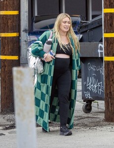 hilary-duff-out-in-los-angeles-01-24-2024-4.jpg