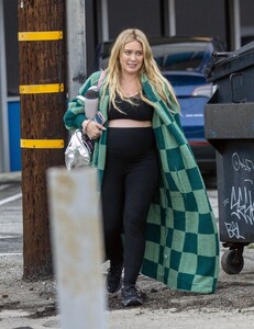 hilary-duff-out-in-los-angeles-01-24-2024-6.jpg