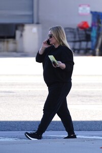 hilary-duff-out-in-studio-city-01-26-2024-3.jpg