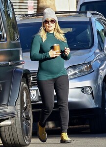 hilary-duff-park-day-in-la-01-12-2024-7.jpg