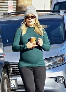 hilary-duff-park-day-in-la-01-12-2024-8.jpg